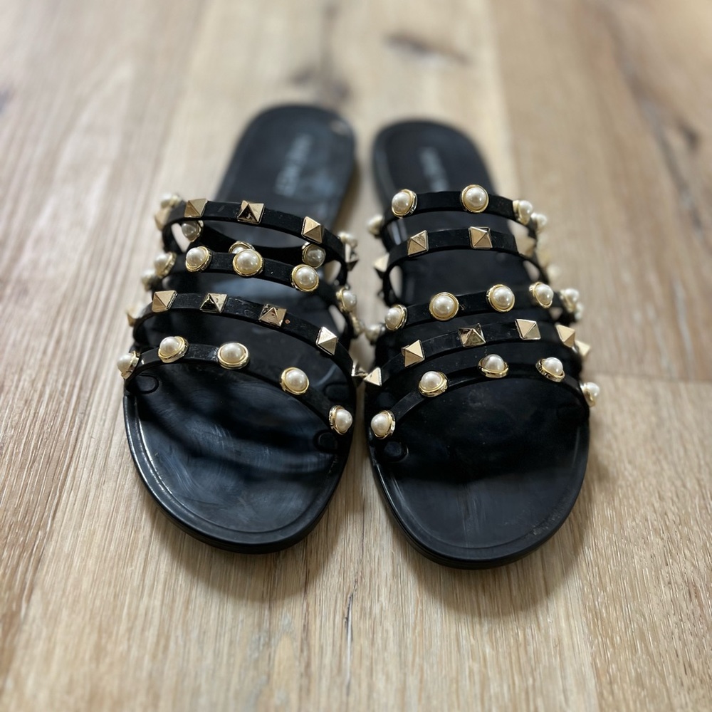 Nine West black Pearl sandals